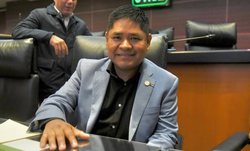 Erasmo Catarino en el senado.