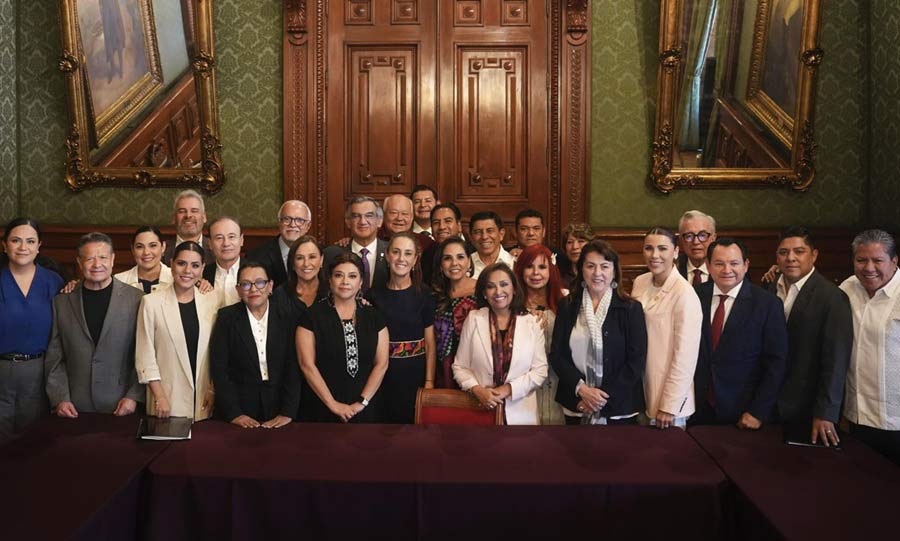 La presidente Sheinbaum junto a gobernadores el pasado 23 de mayo.