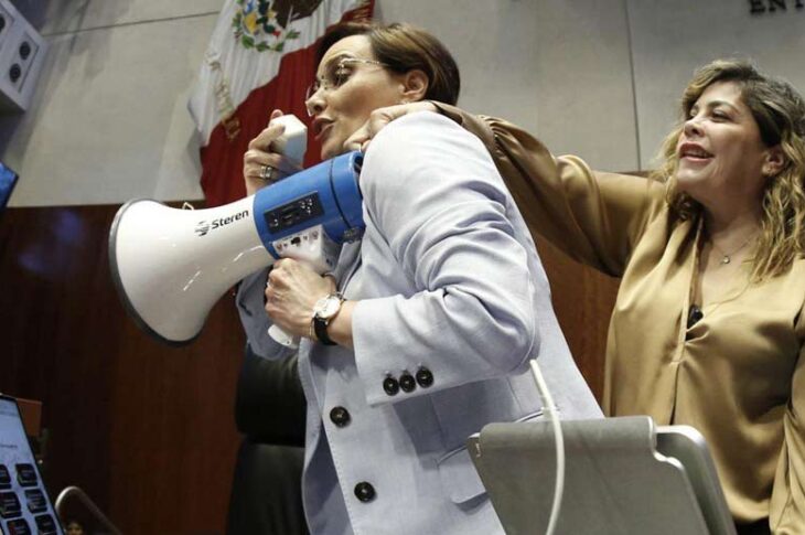 Lilly Téllez y la senadora Aguilar.