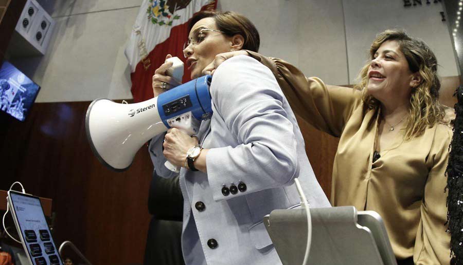 Lilly Téllez y la senadora Aguilar.