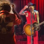 Bunbury antes de salir al escenario en Quito y ya en plena regañada al público.