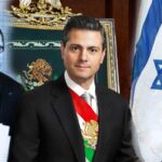 Empresario israelí, EPN y la bandera de Israel.