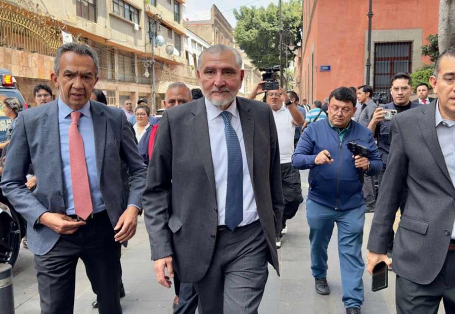 Adán Augusto caminando. Foto: Roberto García Ortiz.
