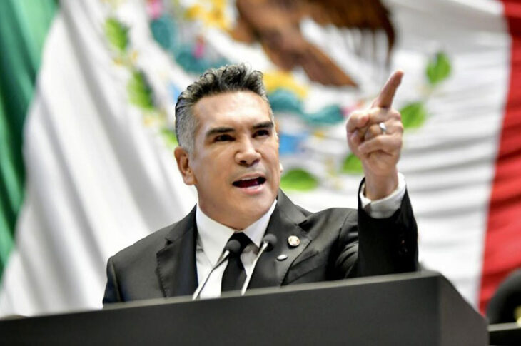 Alito Moreno desde la tribuna en la cámara de diputados.