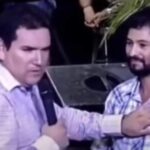Pastor Jorge Pompa con feligrés en Honduras.