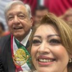 AMLO en su toma como presidente y Ana Karina Rojo Pimentel.