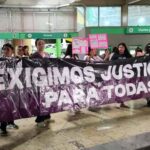 Manifestantes en Metrorrey. Foto: Enfoque Monterrey.