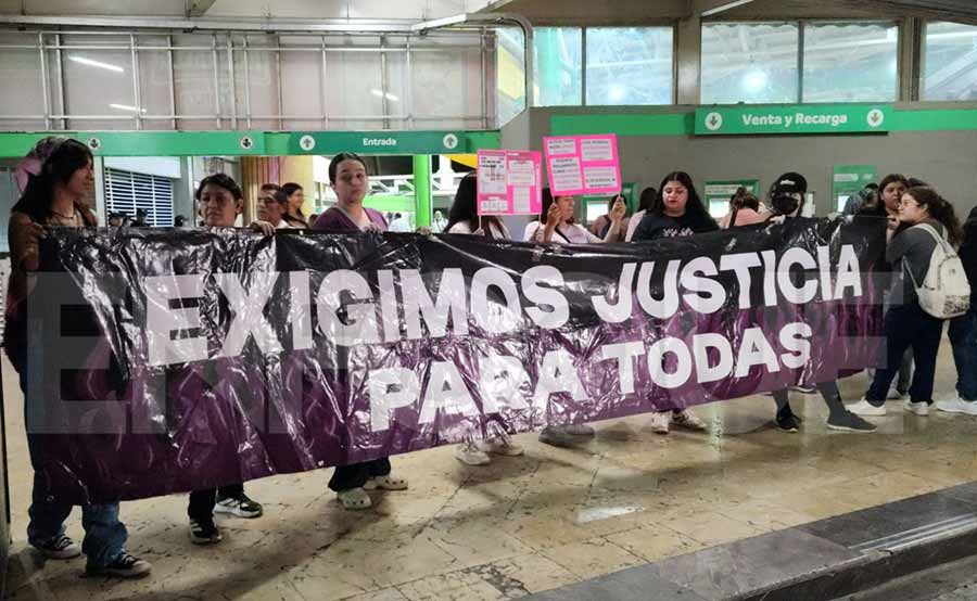Manifestantes en Metrorrey. Foto: Enfoque Monterrey.