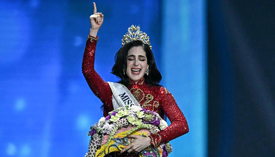 Fátima Bosh dando sus primeros pasos como Miss Universo 2025. Foto: Lillian Suwanrumpha.