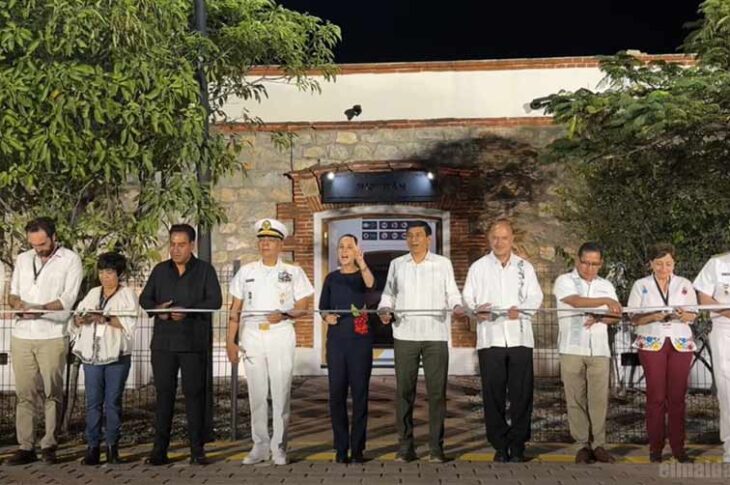 Claudia Sheinbaum y su pandilla cortando el listón.