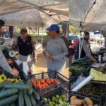 Armando Ayala atendiendo queja.