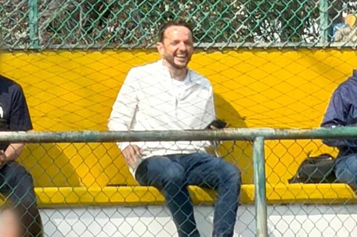 Carlos Torres bien feliz en Tijuana.