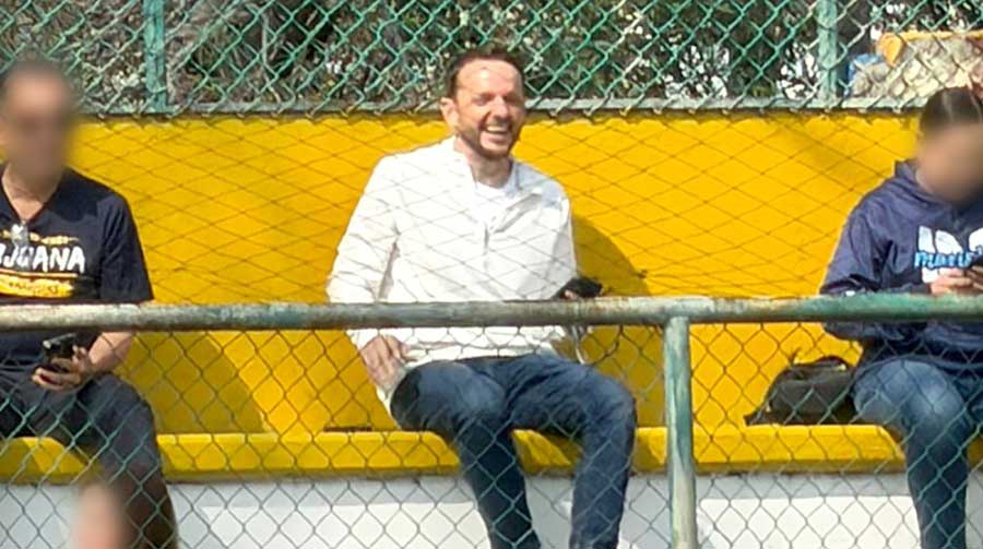 Carlos Torres bien feliz en Tijuana.