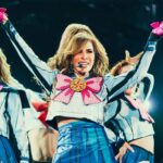 Gloria Trevi en pleno show con temática de Sailor Moon.