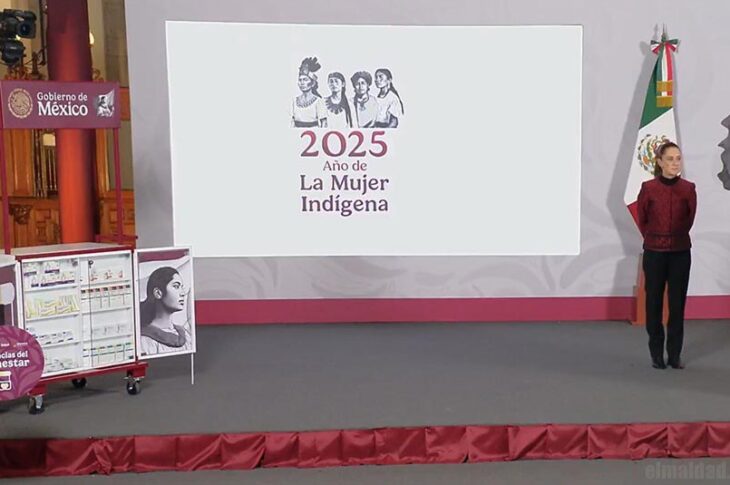 El estante de farmacias del bienestar y Claudia Sheinbaum.