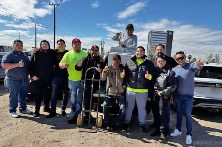Comerciantes en la garita Nuevo Mexicali.