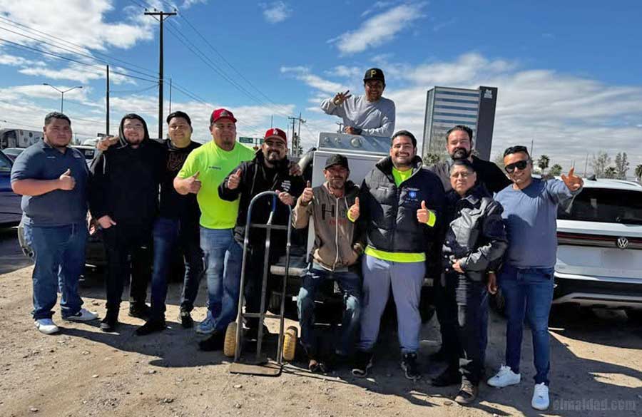 Comerciantes en la garita Nuevo Mexicali.