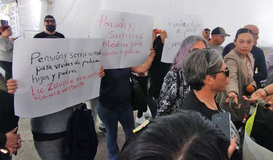 Manifestación de viudas de policías retirados. Foto: El Sol de Tijuana.