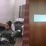 Senadora en el salón de belleza de la cámara. Clausura del salón.