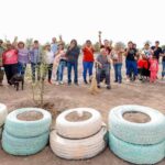 Regidor Alfredo Wong con vecinos de la colonia Gabriela Mistral.