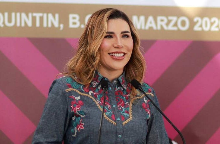 Marina del Pilar en conferencia matutina en San Quintín.