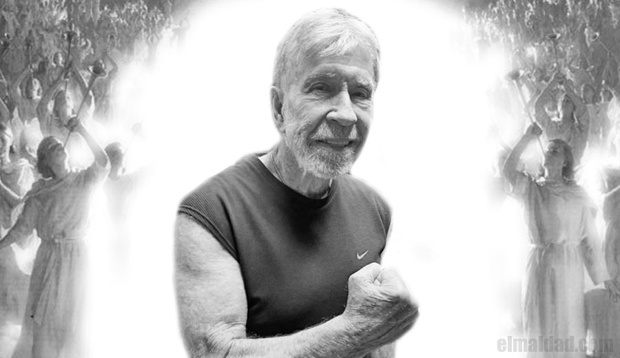 Chuck Norris llegando al cielo.