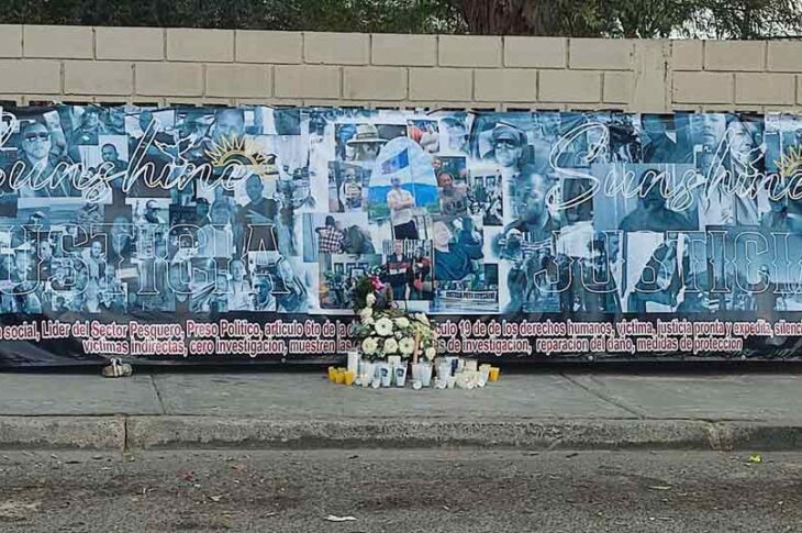 Lona exigiendo justicia para Sunshine Rodríguez a un año de su asesinato. Foto: Brújula News.
