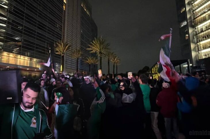 Aficionados mexicanos no querían dejar descansar a la selección de Ecuador.