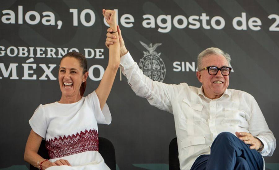 Claudia Sheinbaum y Rocha Moya en un acto oficial en Sinaloa.