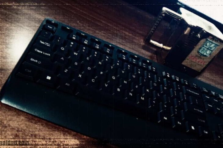 El teclado y taza de Zelda de El Maldad.