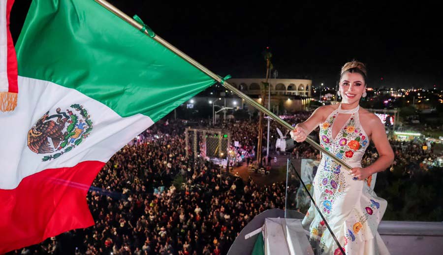Marina del Pilar dando el grito.